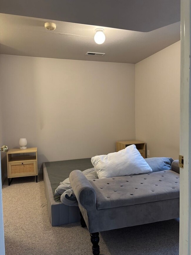 Building Photo - Beautiful house near walking trails and the hospital. Beautiful views of the Bridger Mountains