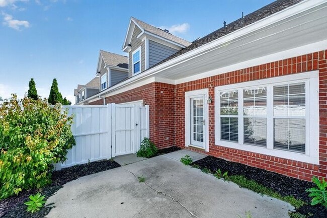 Building Photo - Unique Centennial Townhome