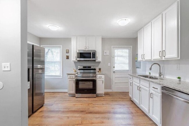 Building Photo - 965 Smith St