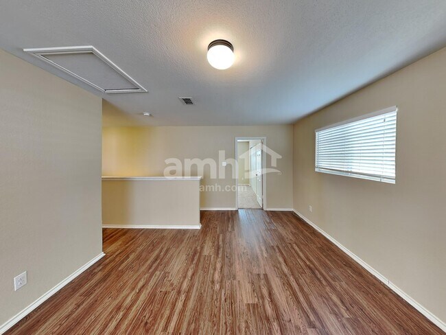 Building Photo - 148 Hinge Chase