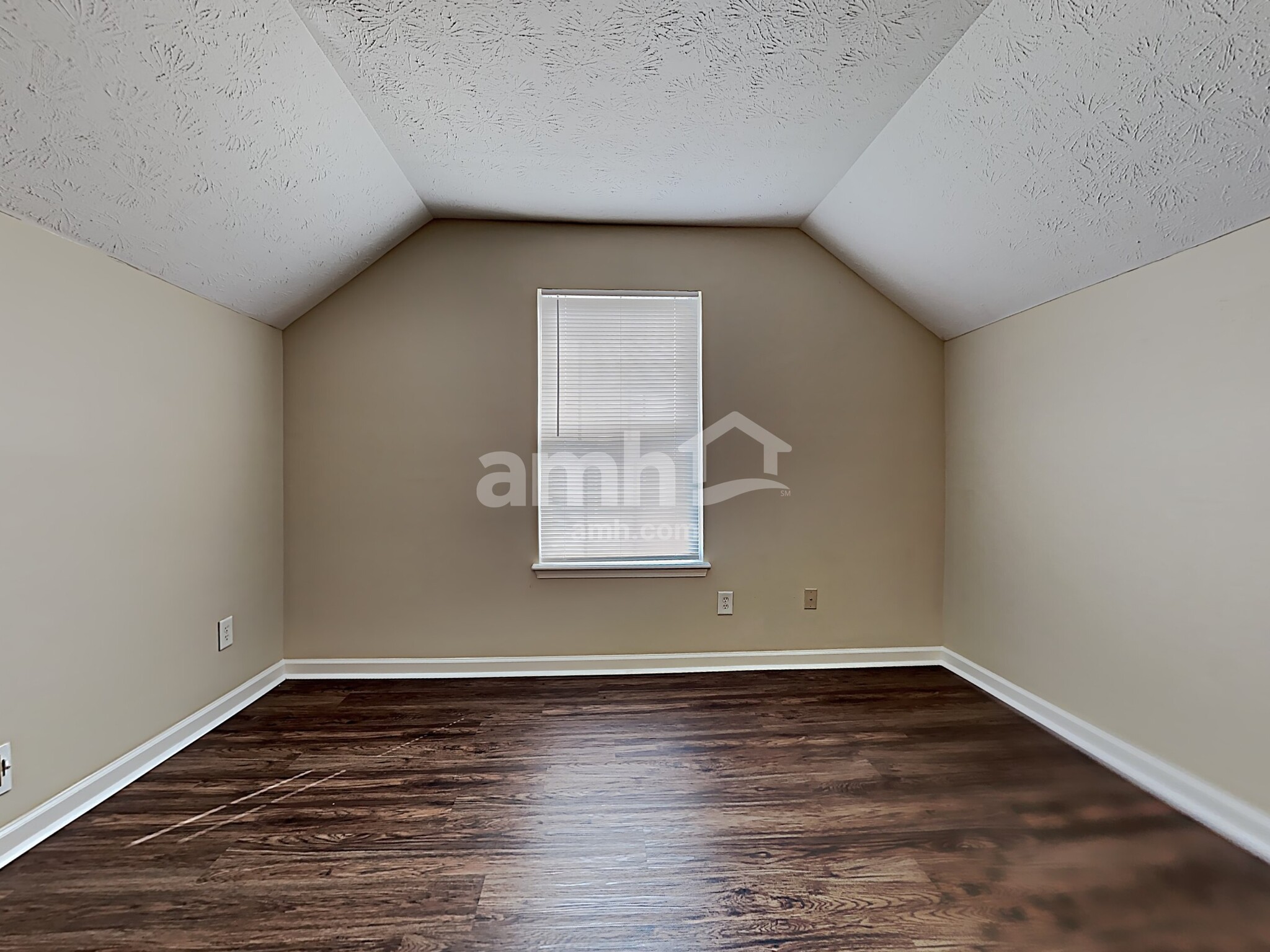 Building Photo - 1292 Birchwood Way