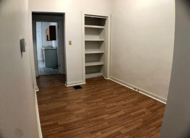 Building Photo - 1 Bed / 1 Bath on 10th Ave close to Wexner...