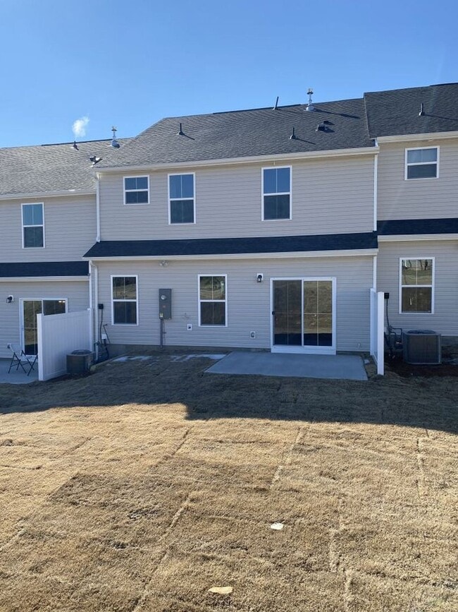 Building Photo - Great 3 Bed, 2 Story Townhome near Concord Mills