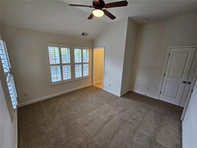 Building Photo - 2104 McFarlin Ln