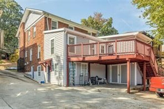 Building Photo - KENNESAW_AVE_655
