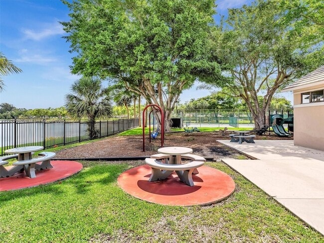 Building Photo - 10323 Hidden Springs Ct