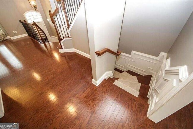 Building Photo - 1004 E Paces Chase