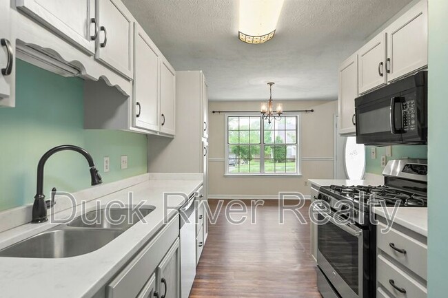 Building Photo - 1712 University Dr