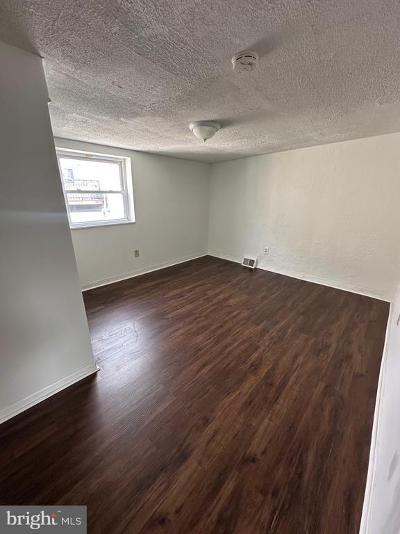 Building Photo - 1621 Olive St