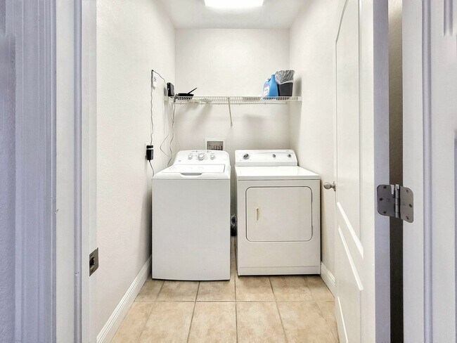 Building Photo - Chase Hollow #44