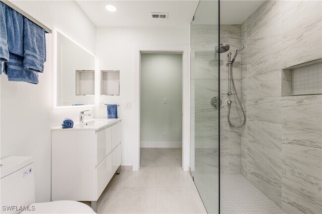 Building Photo - 3511 17th Ave SW