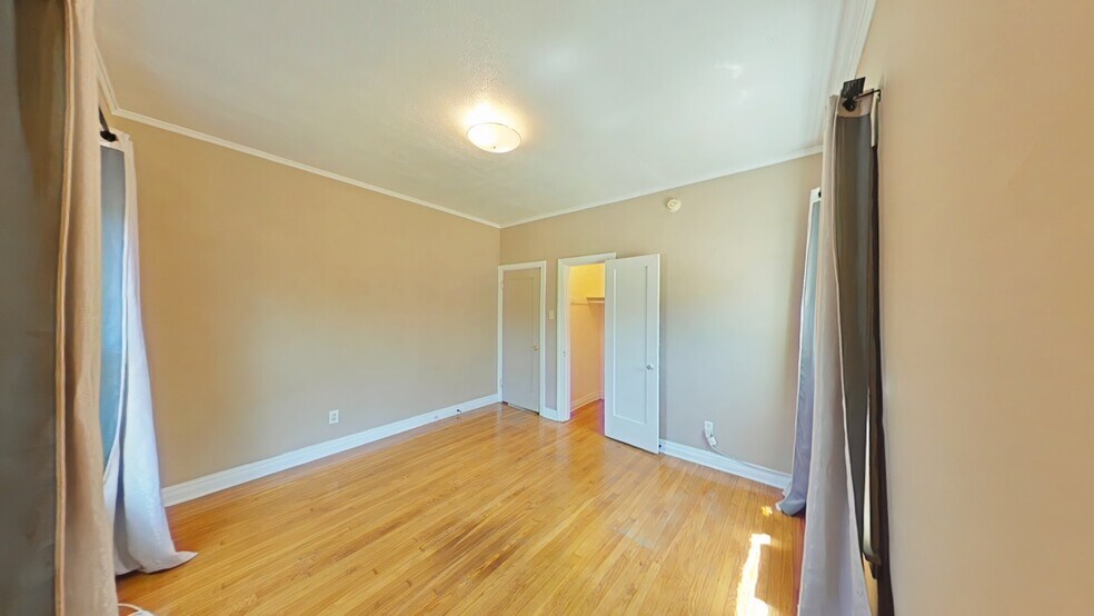 Bedroom - 207 W Windsor Rd