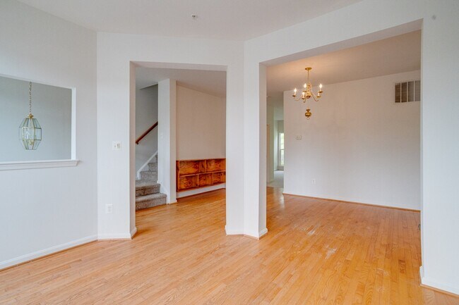 Building Photo - 103 Buttonwood Ct