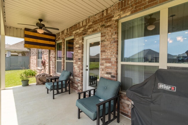 Building Photo - 405 Claystone Rd