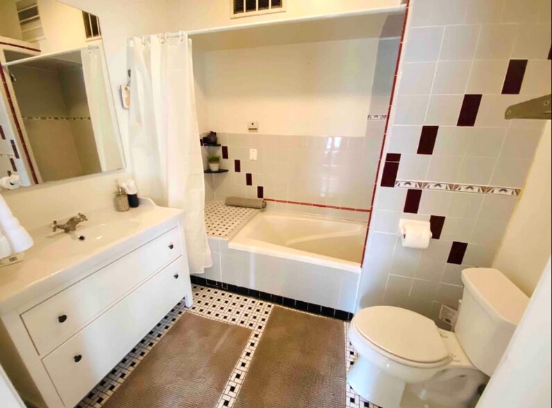 Building Photo - 118 2nd St SW