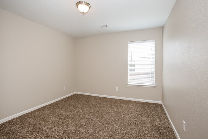 Building Photo - 8010 Suffield Glen Ln