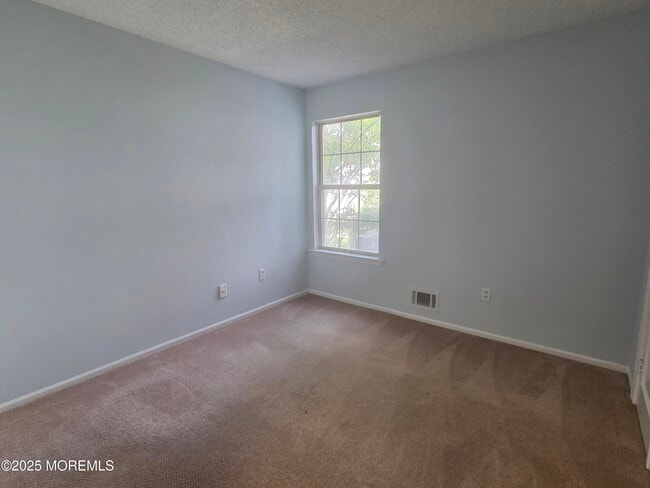 Building Photo - 277 Tulip Ln