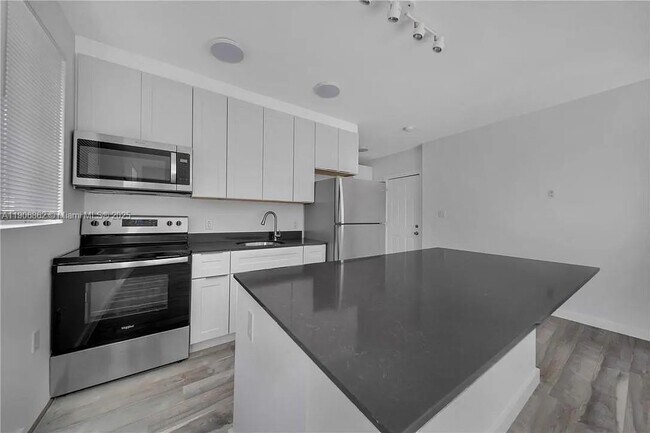 Building Photo - 1036 SW 5th St