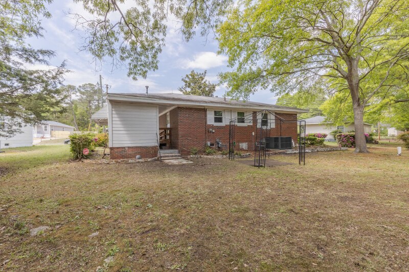Building Photo - 925 Fleetwood Dr