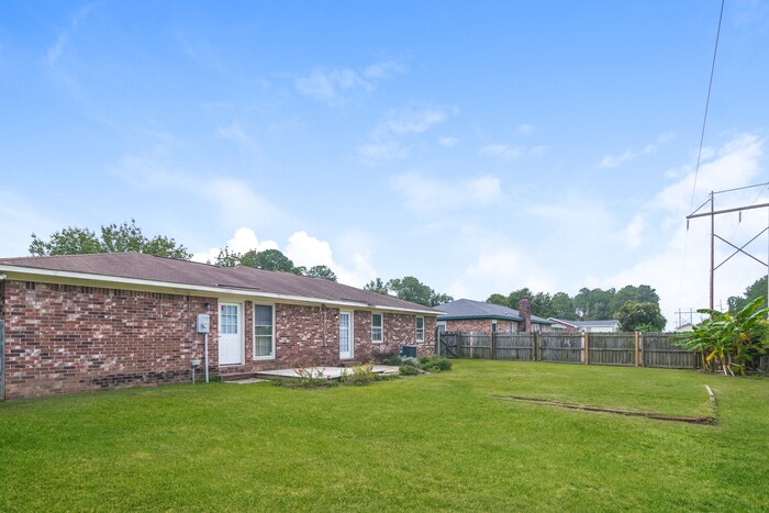 Building Photo - 306 Gippy Dr