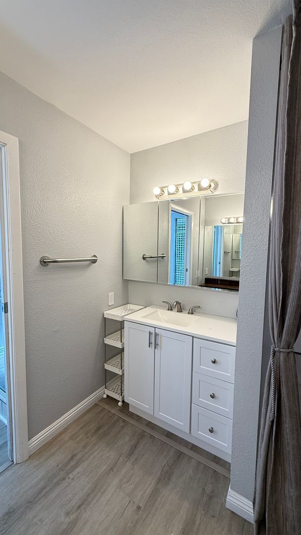 Building Photo - Furnished Ranch-Style Home with Casita – O...