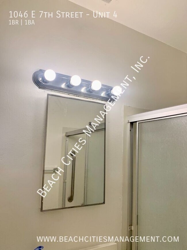 Building Photo - 1046 E 7th St