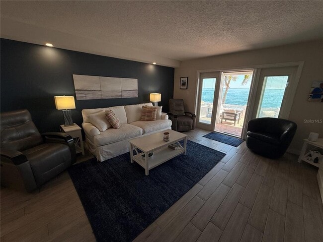 Building Photo - 4942 Coquina Key Dr SE