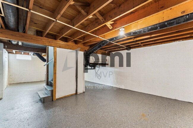 Building Photo - 4056 Carlton Ave