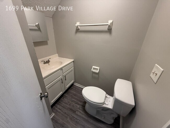 Building Photo - 1699 Park Village Dr