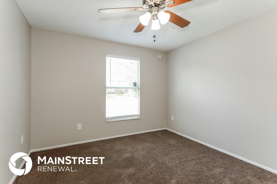 Building Photo - 2433 Justin Rd E