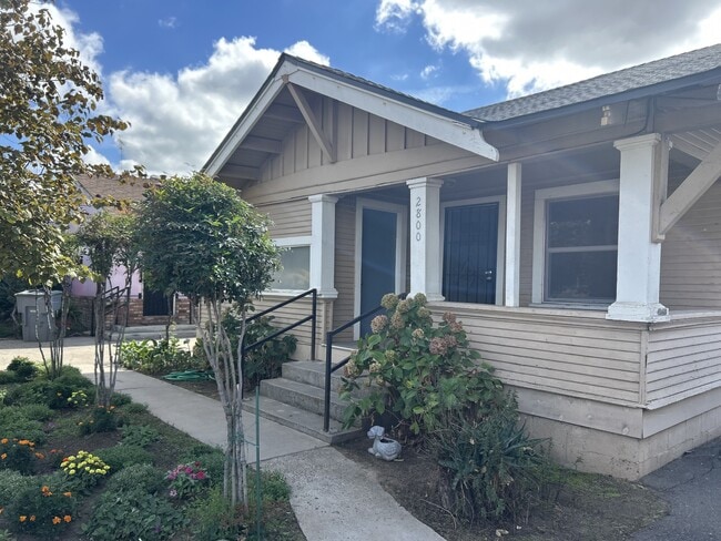 Building Photo - 2800 Ross Ave