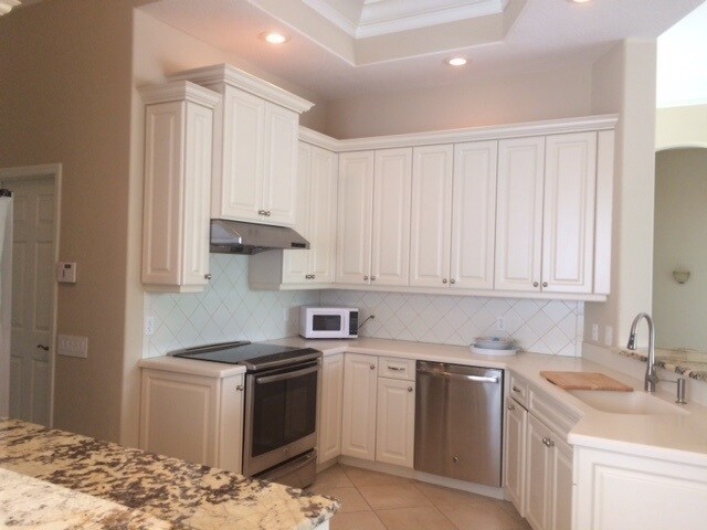 Building Photo - SUMMER/ FALL FURNISHED  3/2 IMMACULATE POOL HOME - ROSEDALE COMMUNITY