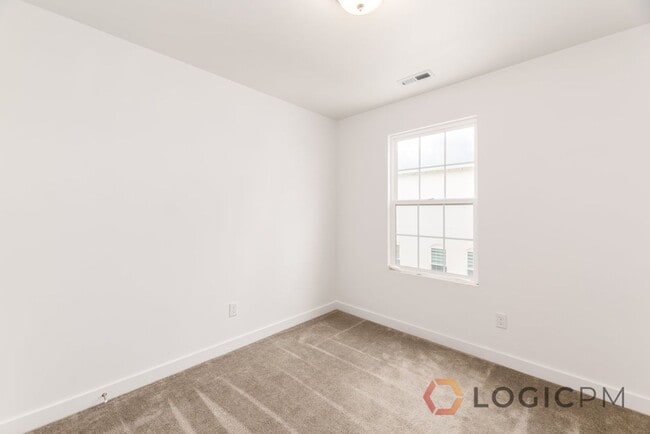 Building Photo - 10592 Redknife Dr