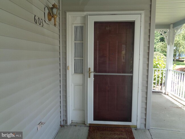 Building Photo - 603 Sweetwater Dr