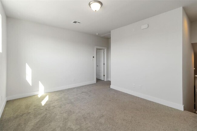 Building Photo - 220 Mirabeau Way