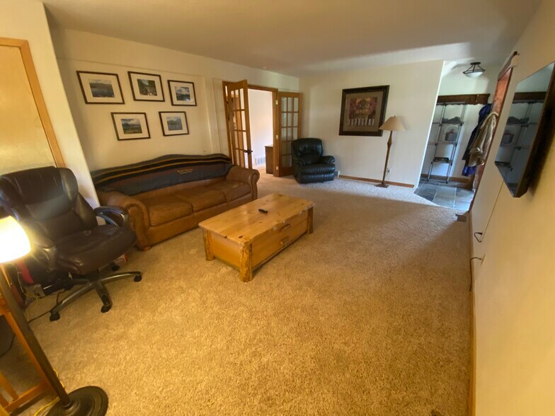Downstairs LivingRoom - 588 Lake View Cir W