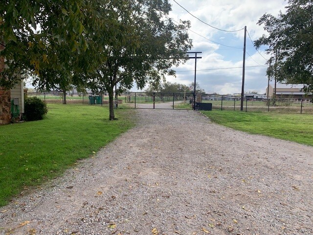 Building Photo - 3381 Sartain Rd