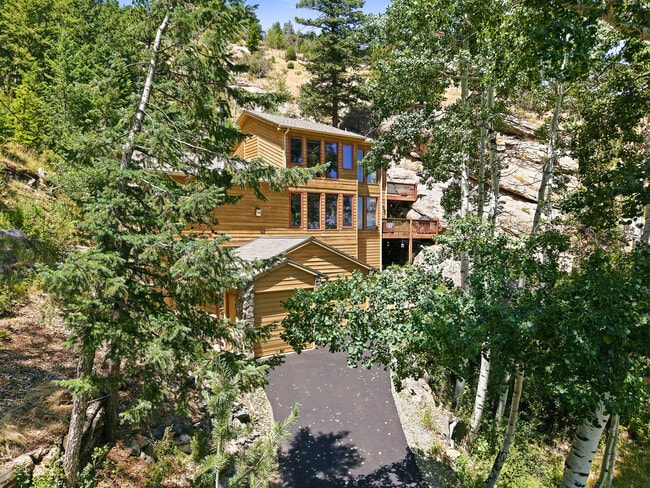 Building Photo - 551 Aspen Dr