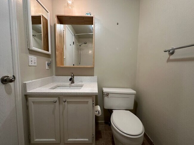 Building Photo - 7105 E Briarwood Dr