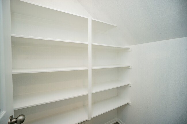 Building Photo - 5463 Grand View Dr