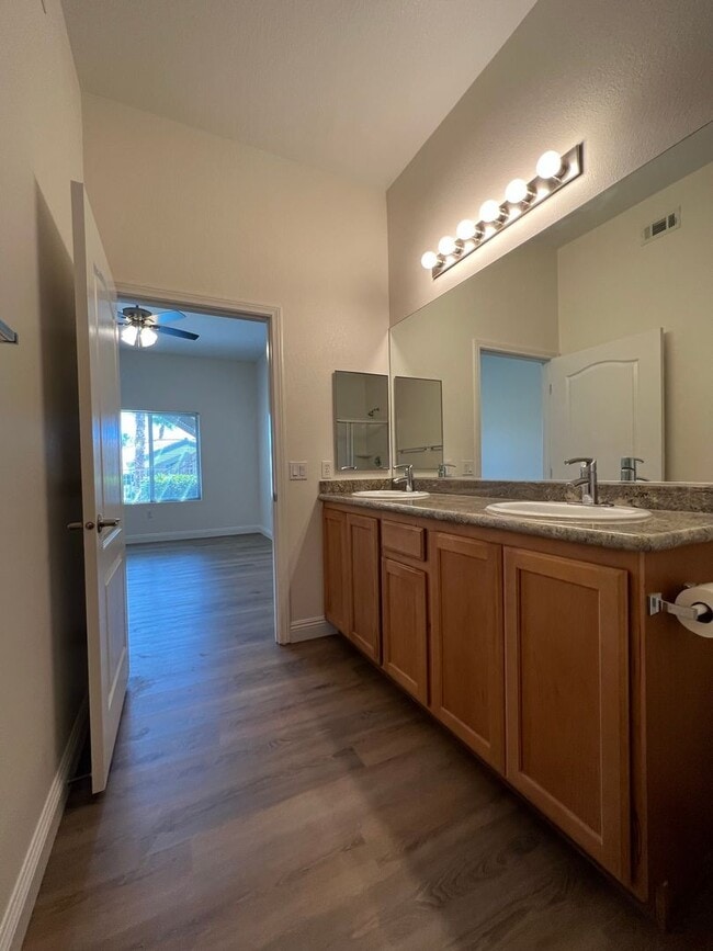 Building Photo - Beautifully remodeled 3 bedroom 2 bathroom downstairs condo right next to the pool!!