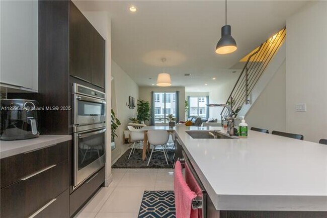 Building Photo - 10245 NW 63rd Terrace