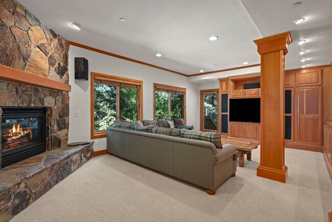 Building Photo - Eagles nest