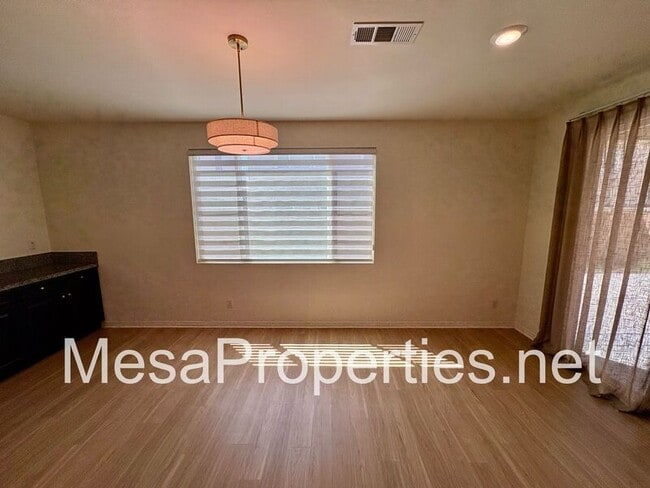 Building Photo - 3244 E Yellowstone Dr
