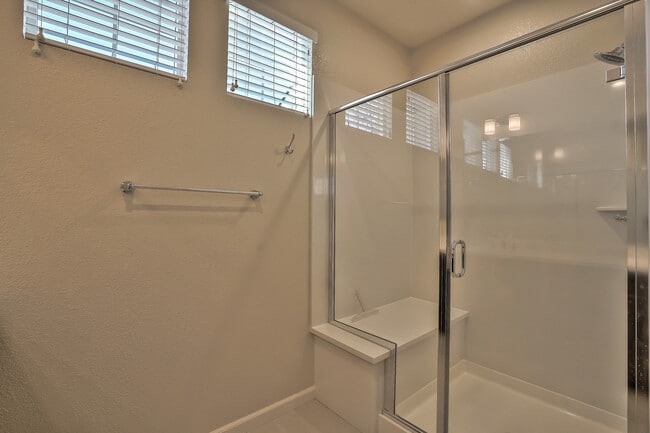 Building Photo - 3 Bedroom 2.5 Bath 2 Car Garage Condo At C...