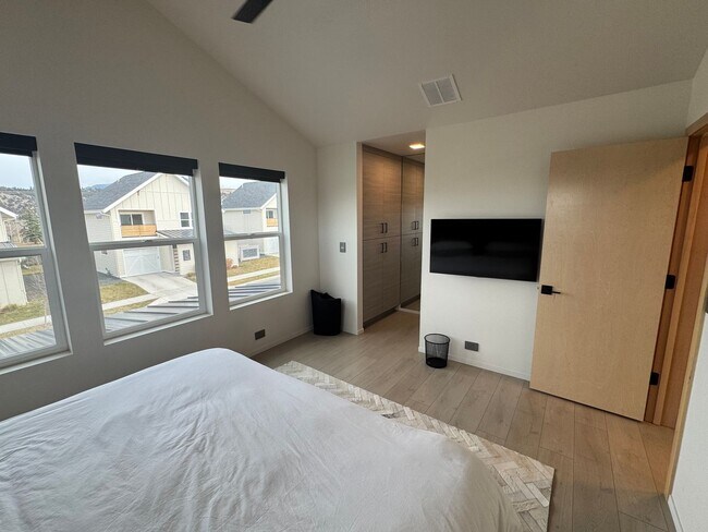 Building Photo - Chic, Fully-Furnished 3 Bed / 2.5 Bath Rental – Bozeman Convenience & Modern Comfort