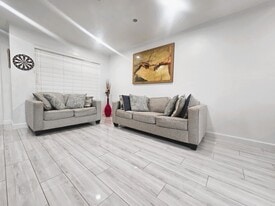 Building Photo - 5885 Northpointe Ln