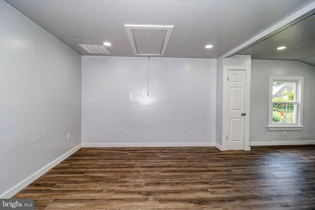 Building Photo - 12 Indigo Rd