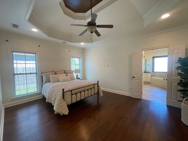 Building Photo - Must See! Welcoming Home In Turtle Creek S...