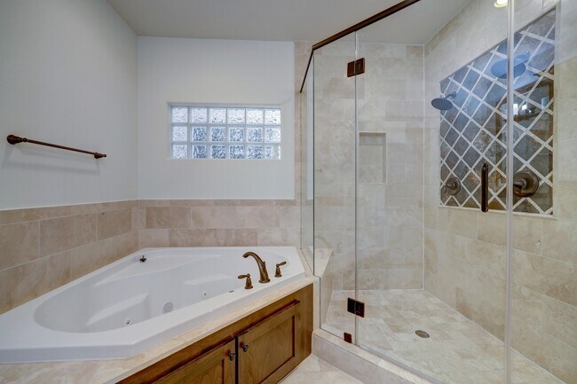 Building Photo - 2409 Morse St